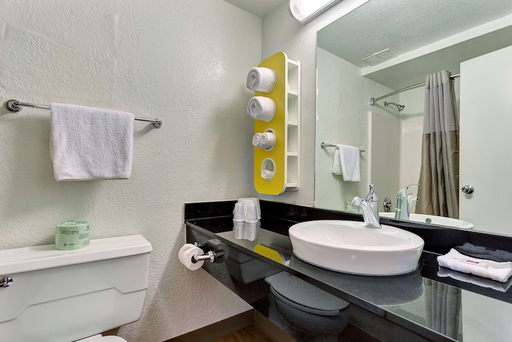 Motel6 Belmont, CA San Francisco Redwood City 60/61