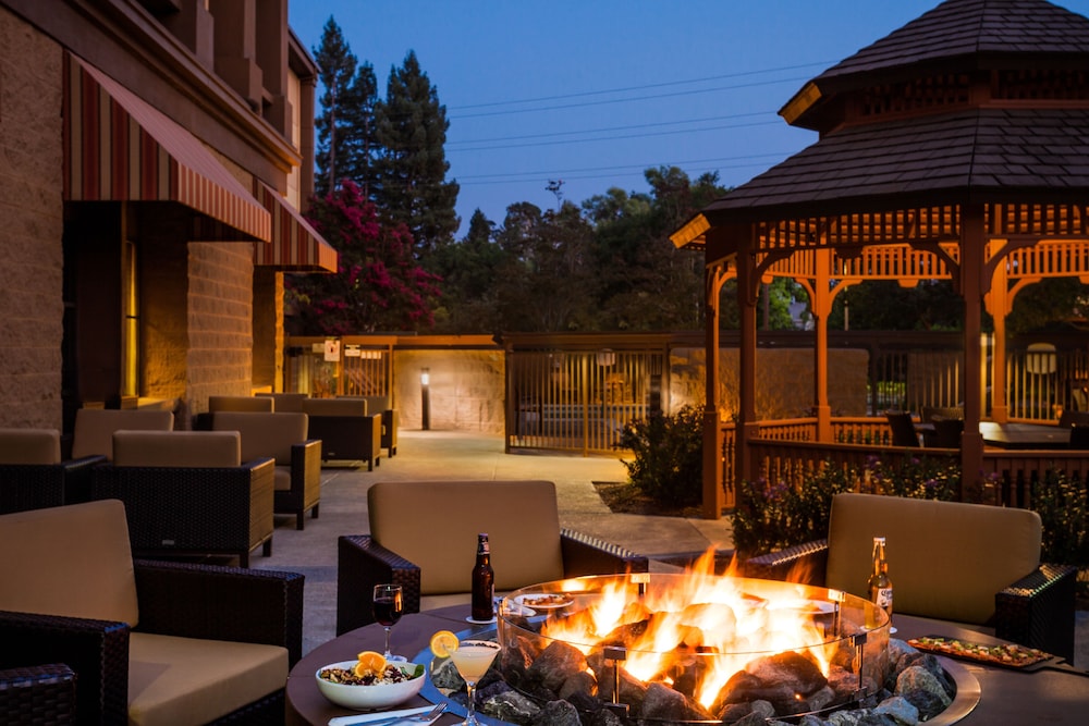 Courtyard Santa Rosa 44/49