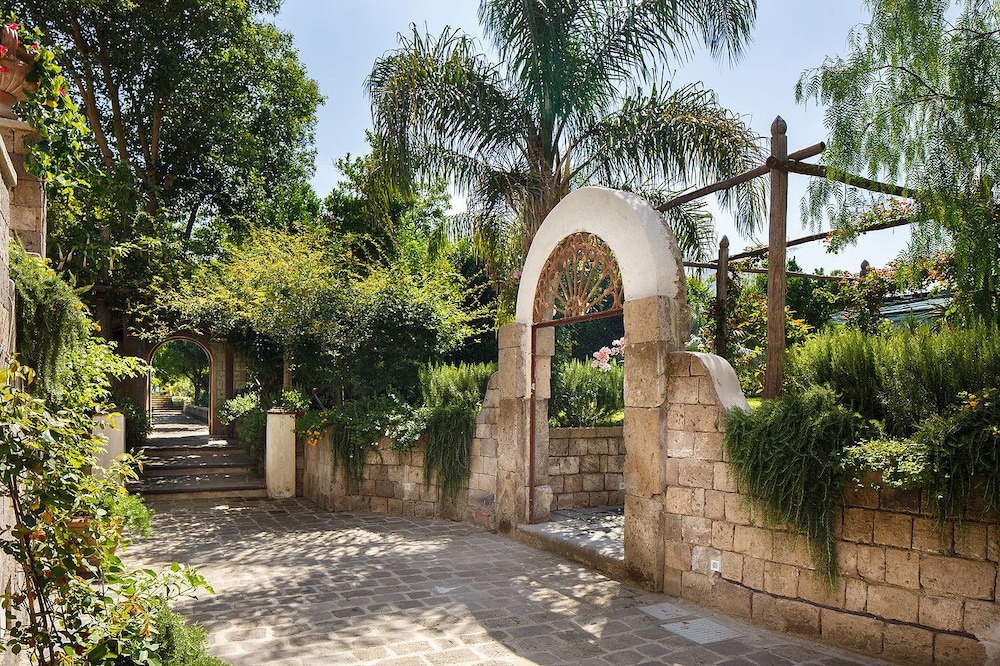 VILLA DON CAMILLO RELAIS 62/69