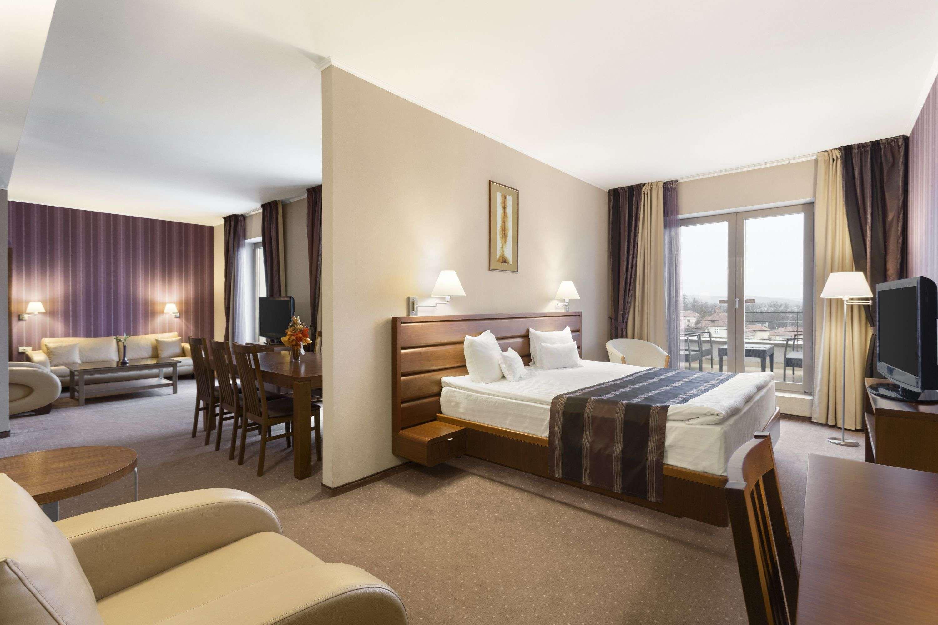 غرفة ديلوكس بسرير مزدوج، Wyndham Cluj 2/5