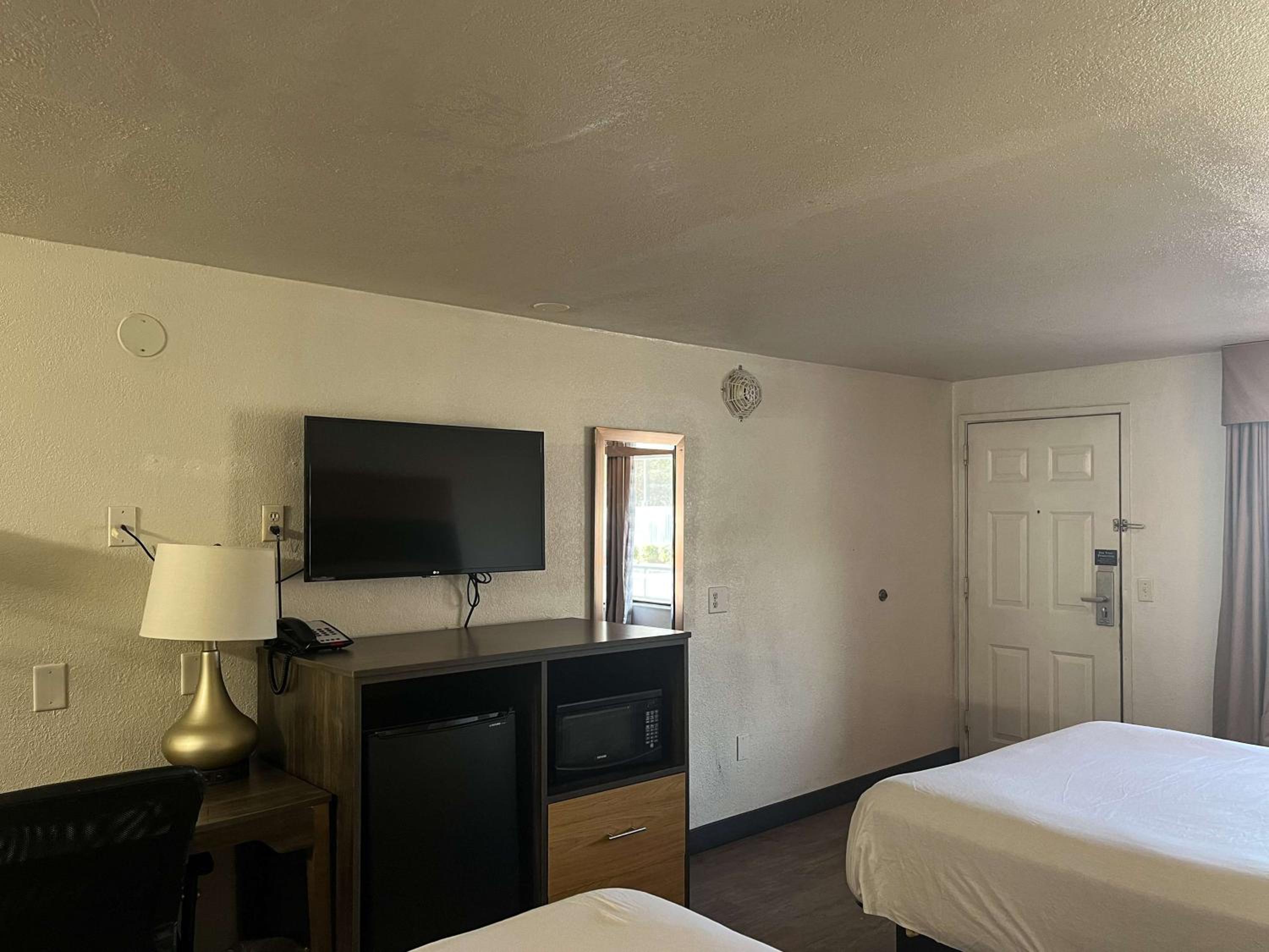غرفة بسريرين كوين لذوي الإعاقة، Motel6 Cross Lanes, WV–Goff Mountain Rd 3/4