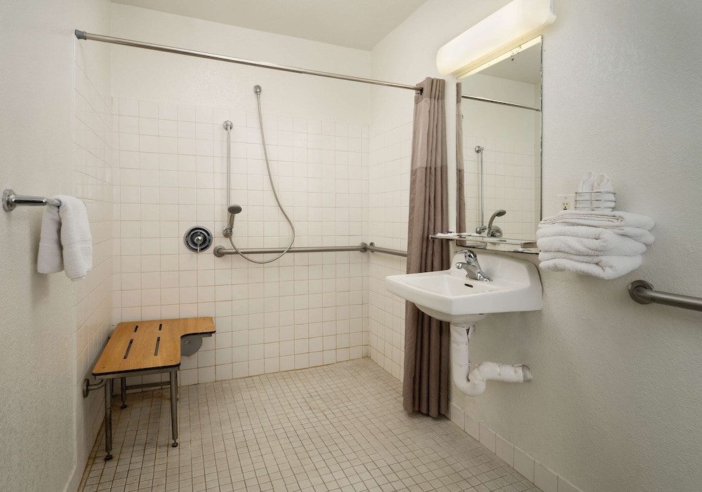Motel6 Camarillo, CA 69/71