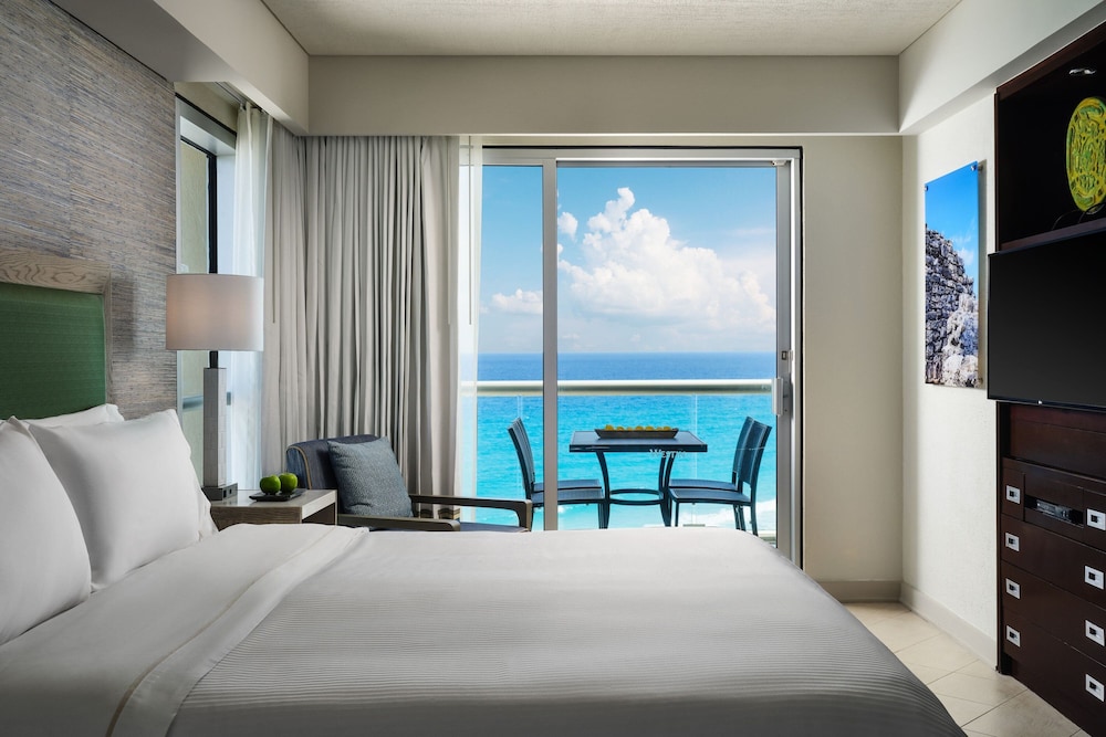 Room at The Westin Lagunamar Ocean Resort Villas & Spa, CANCUN