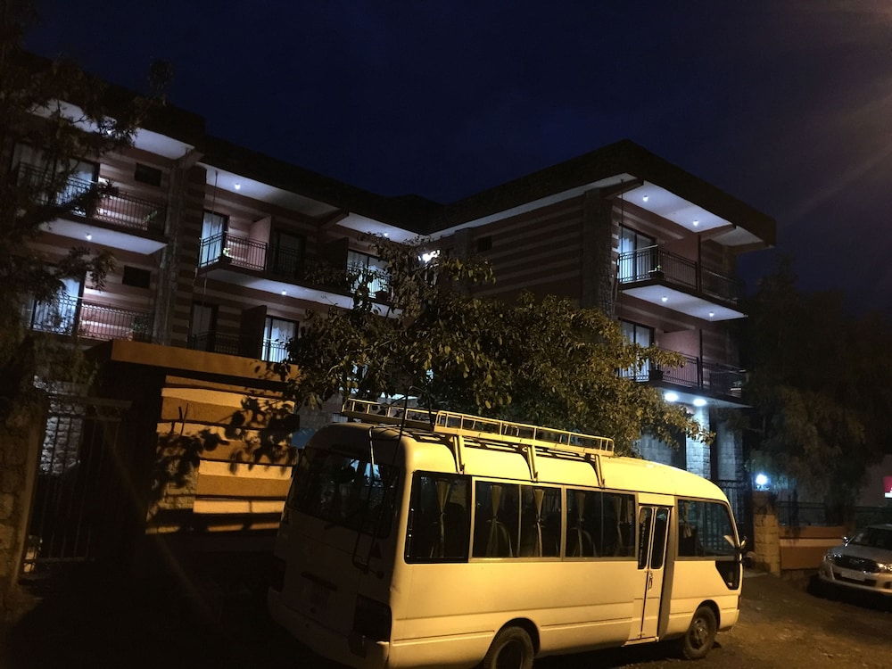 Harbe Hotel 3/50