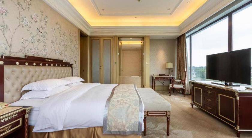 Canal Jinling Grand Hotel 10/35