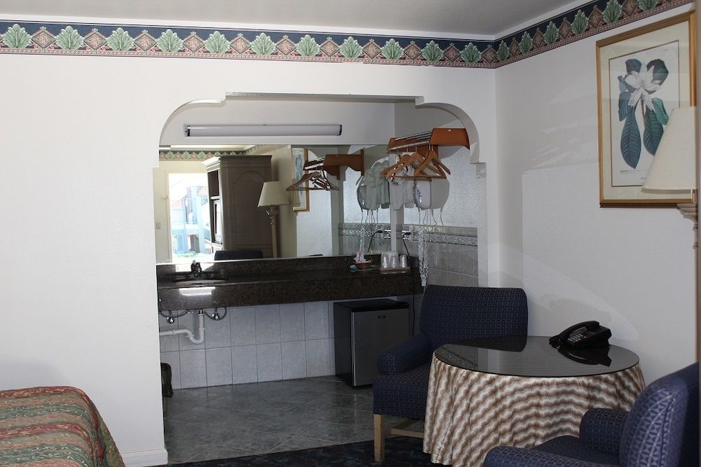 Best Whittier Inn 44/53