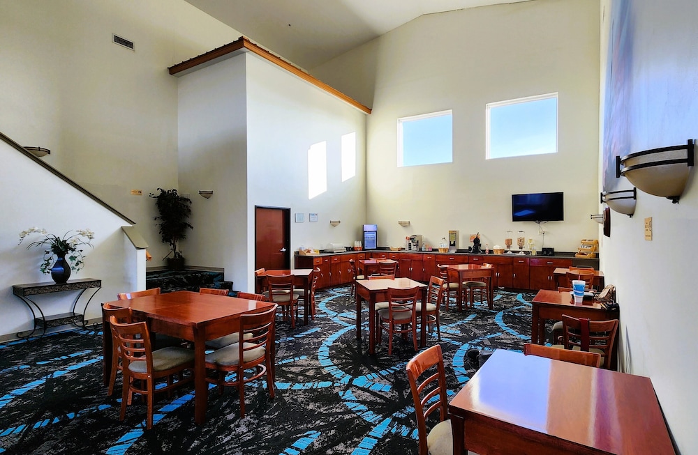 Days Inn by Wyndham Canadian 16/23