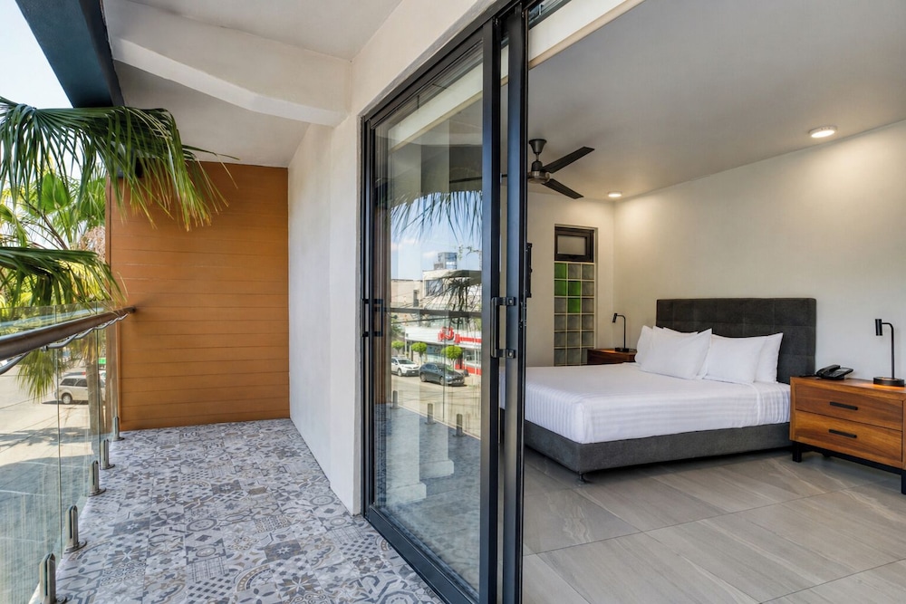 Comfort Suites Tijuana 16/65