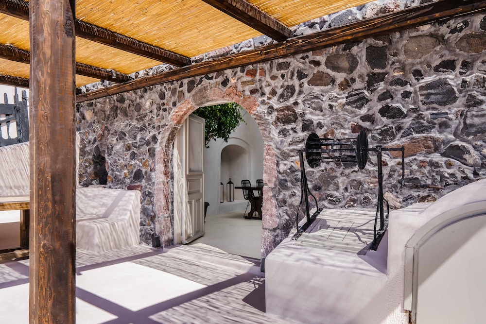 Pyrgos 1870 A Restored Winery 26/46