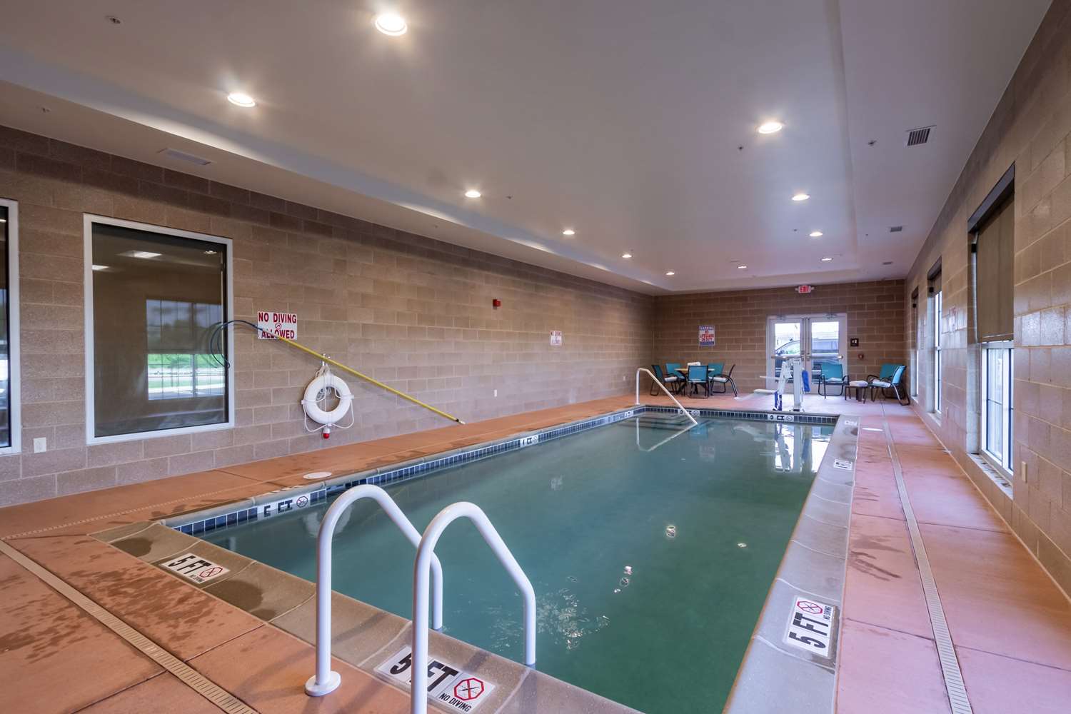 Comfort Inn & Suites - Harrisburg Airport - Hershey South 20/48