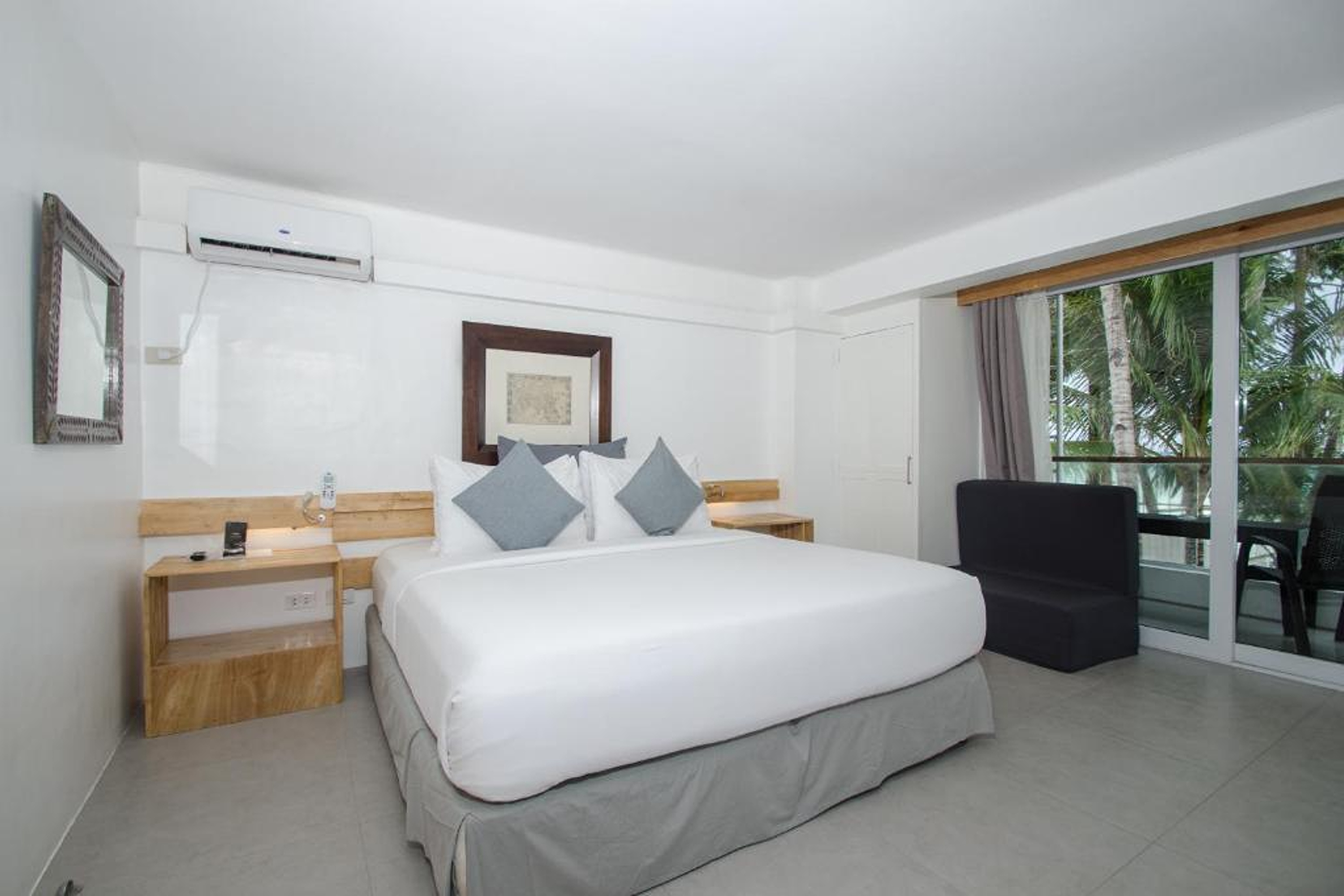 Premier, Beach Front