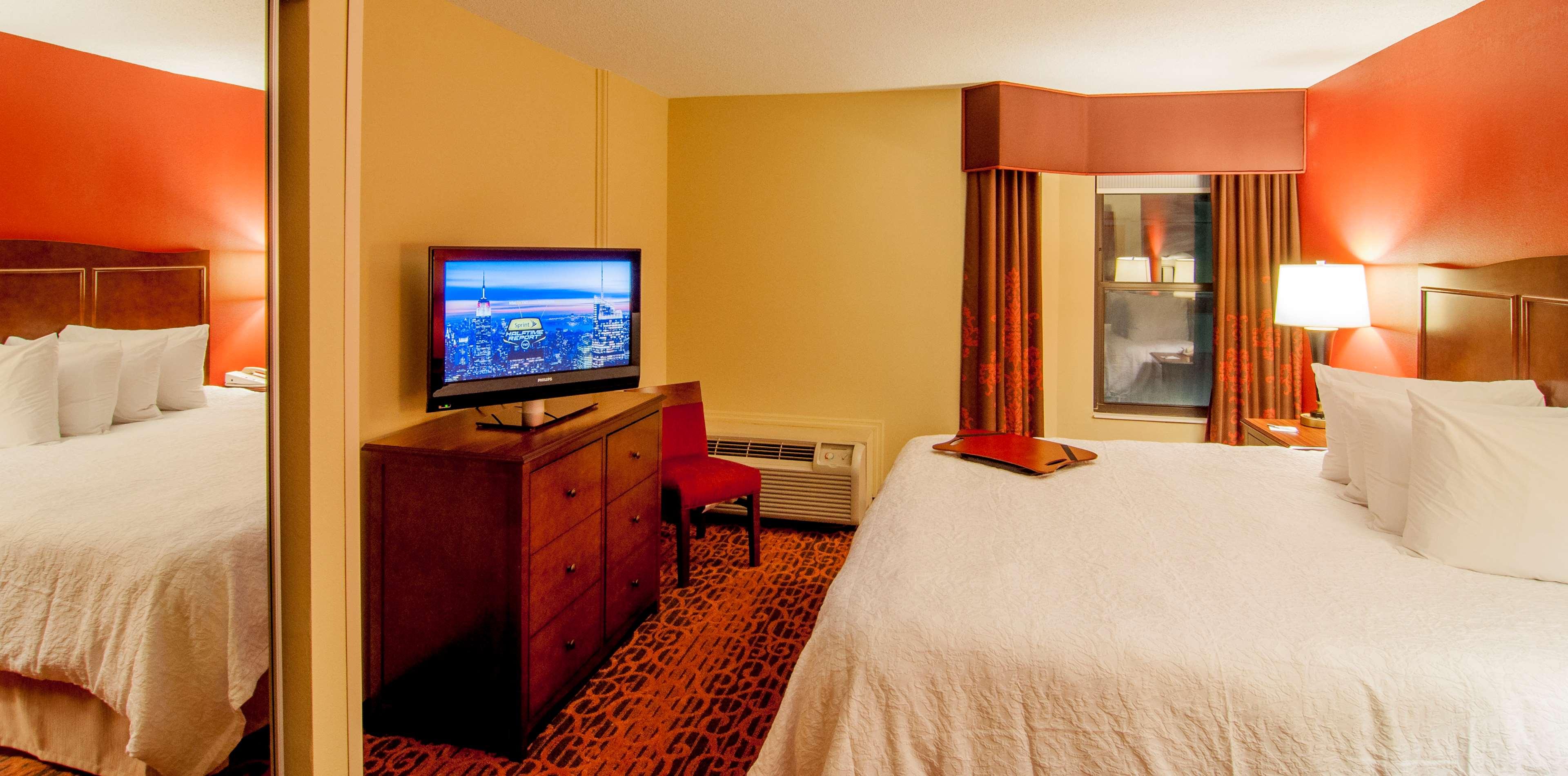 1 BEDROOM, SUITE, KING BED, KITCHEN