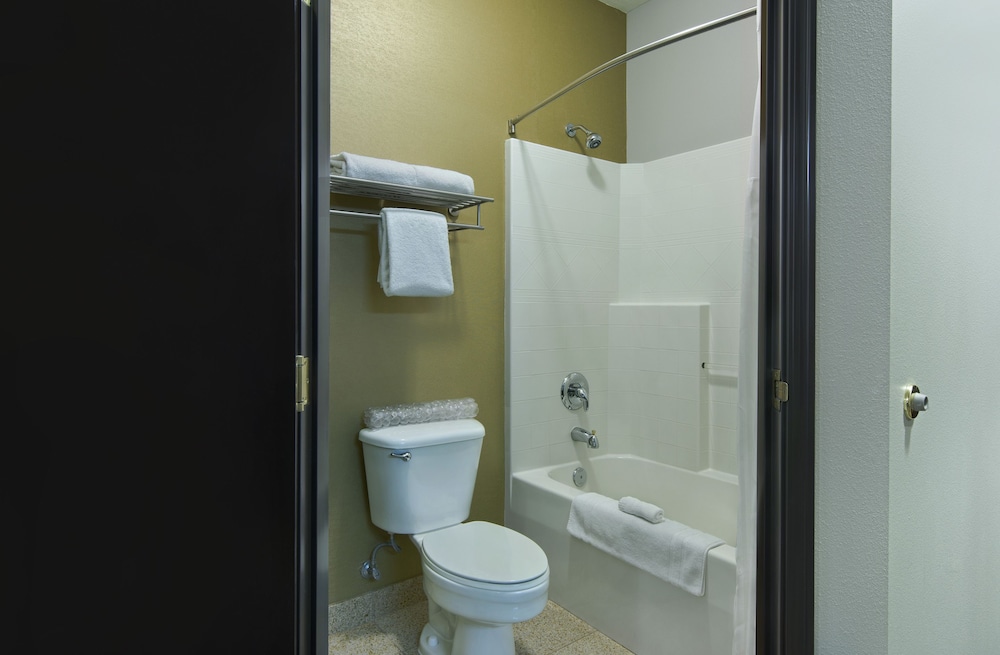Oxford Suites Downtown Spokane 53/55