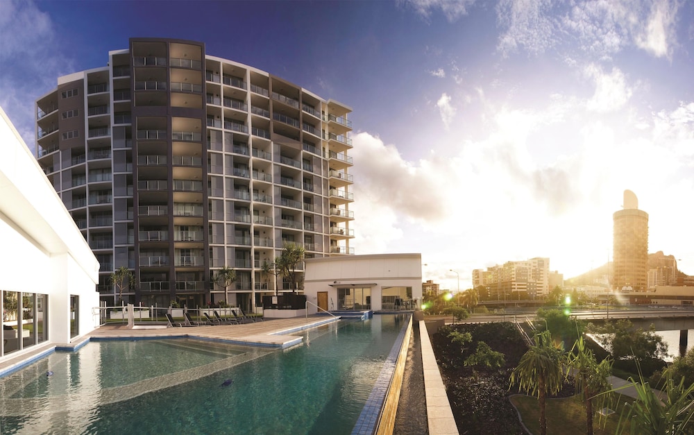 Oaks Townsville Gateway Suites 2/70