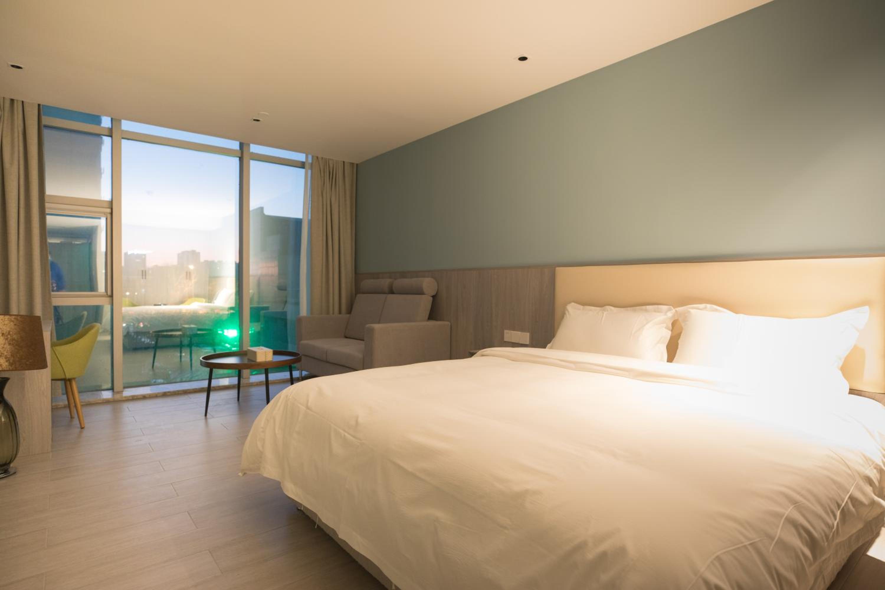 Superior, Queen Bed