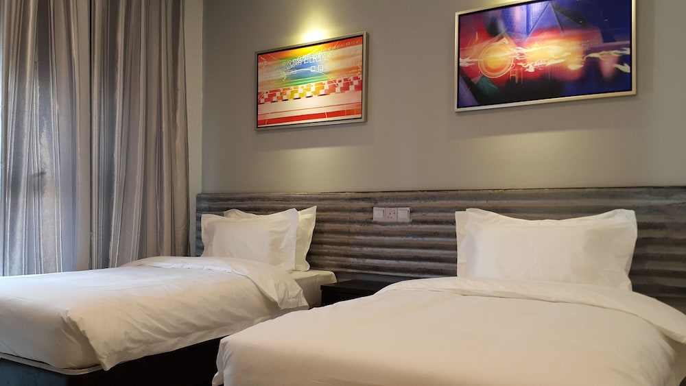 M Design Hotel At Shamelin Perkasa 12/32