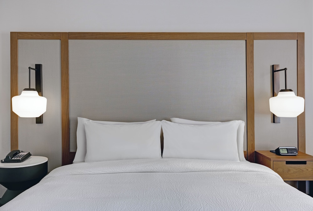 Fairfield Inn & Suites By Marriott Alpharetta Avalon Area 12/27