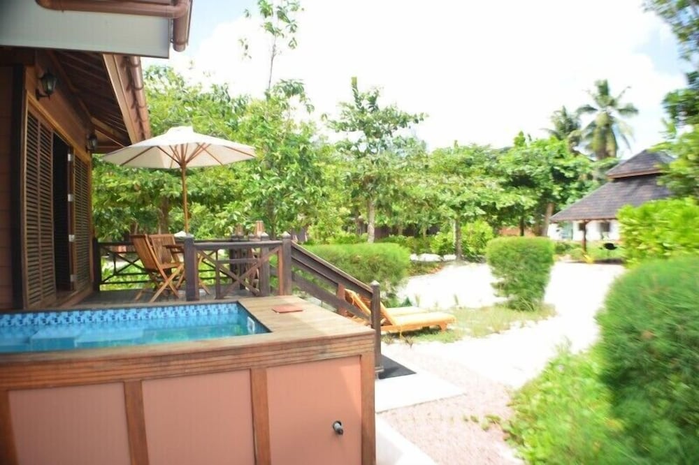 Heliconia Grove 39/46