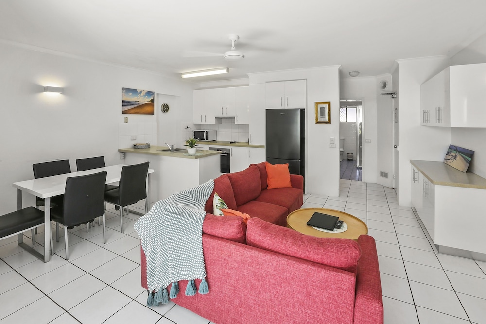 Agincourt Beachfront Apartments 28/72