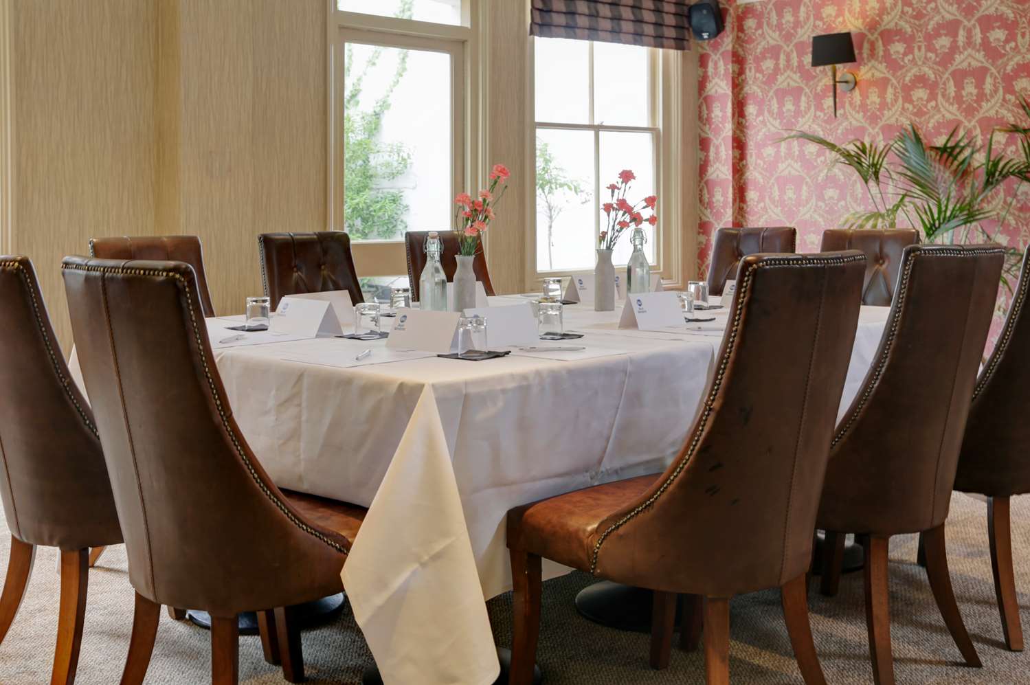Uno Rose & Crown Hotel Tonbridge 30/35