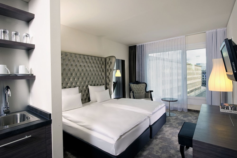 ARCOTEL John F Berlin 27/65