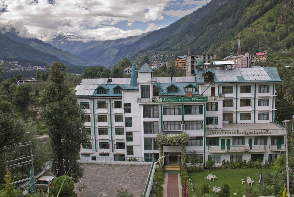 ROYAL PARK RESORT. 1/47