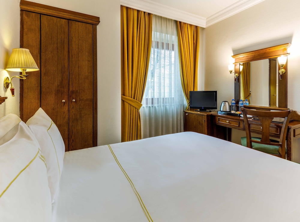 Golden Crown Hotel 25/66