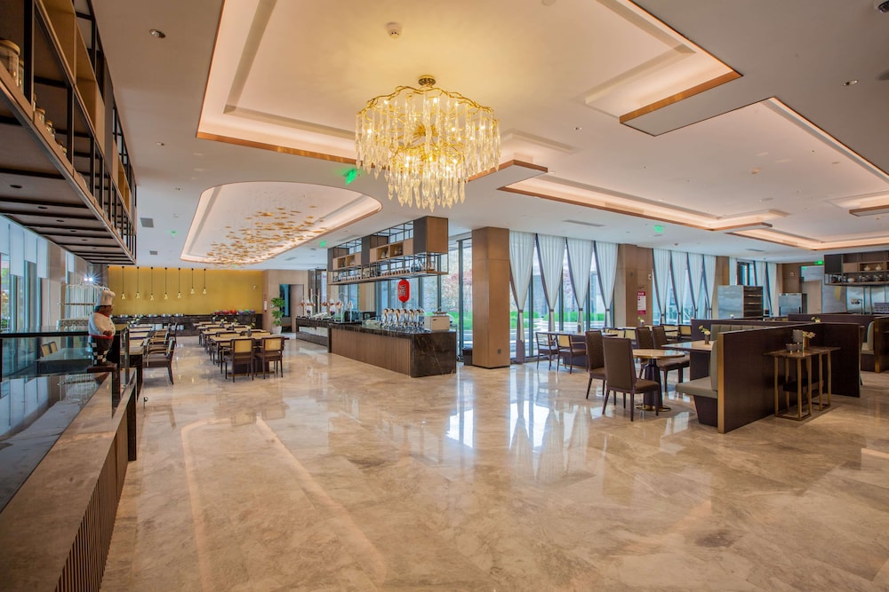 Ramada By Wyndham Luoyang Downtown 42/61