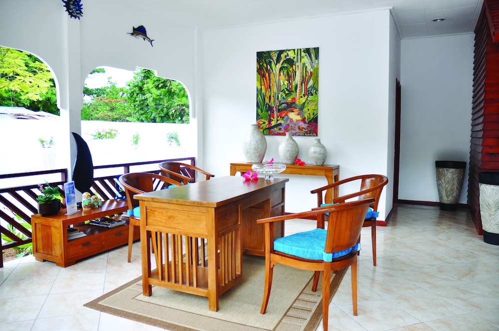 Villas De Mer Hotel 56/71