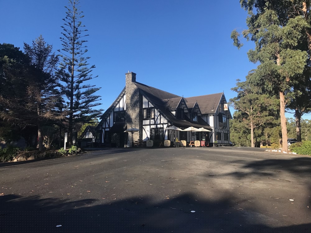 The Fox and Hounds Historic Hotel 2/61