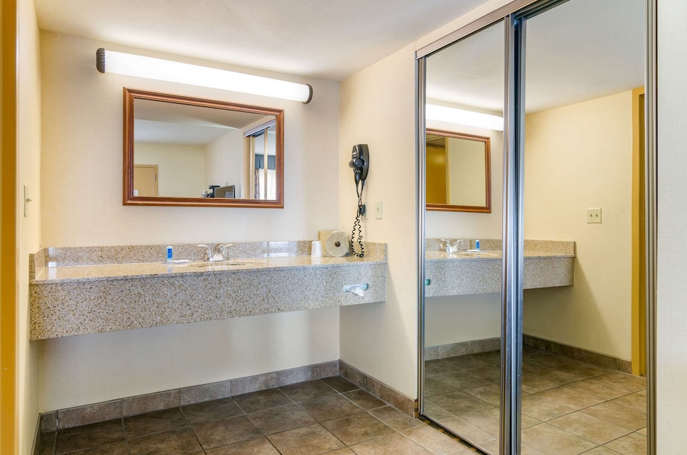 Quality Inn Idaho Falls 12/56