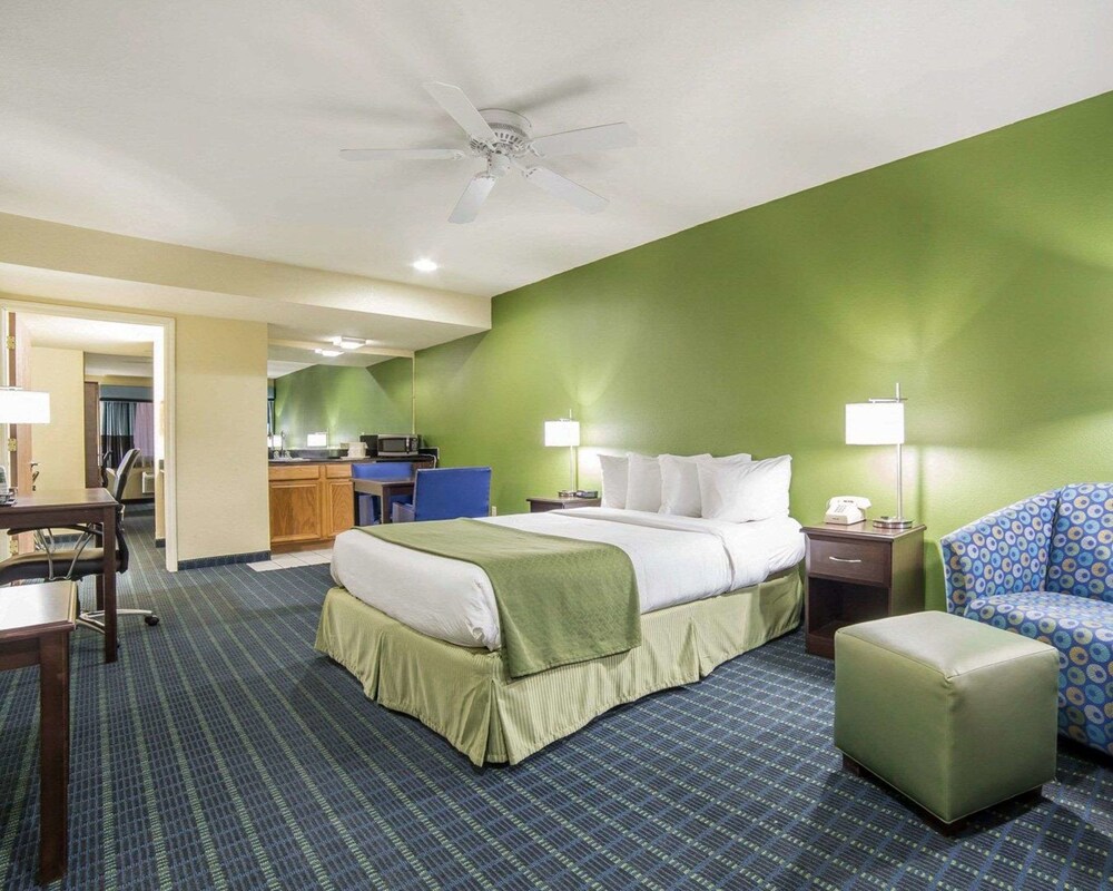 Quality Inn Needles, CA 19/34