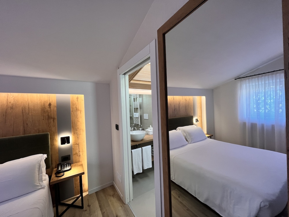 Hotel America 13/50