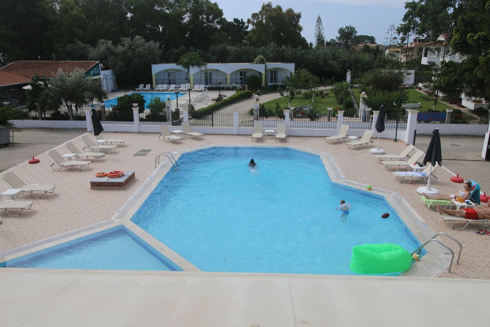 Utopia Kavos Hotel 写真1