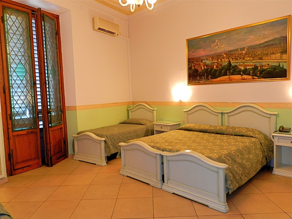 Hotel Desiree 33/62