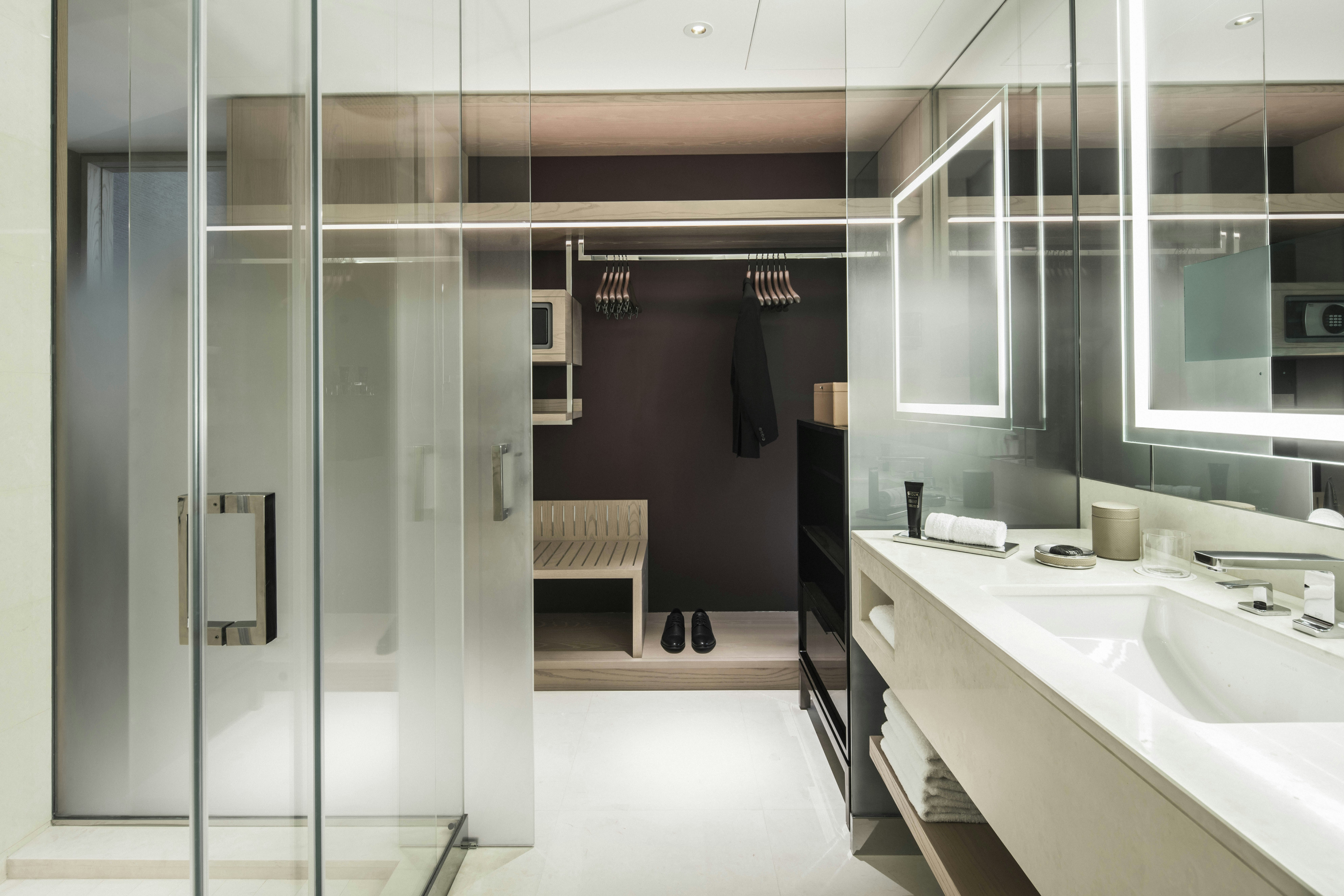Four Seasons Hotel Dubai International Financial Centre 85/86