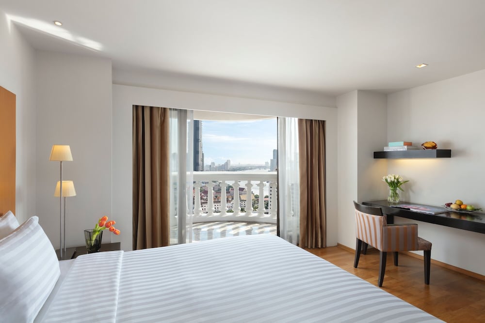 Tower Club Suite River View with Lounge