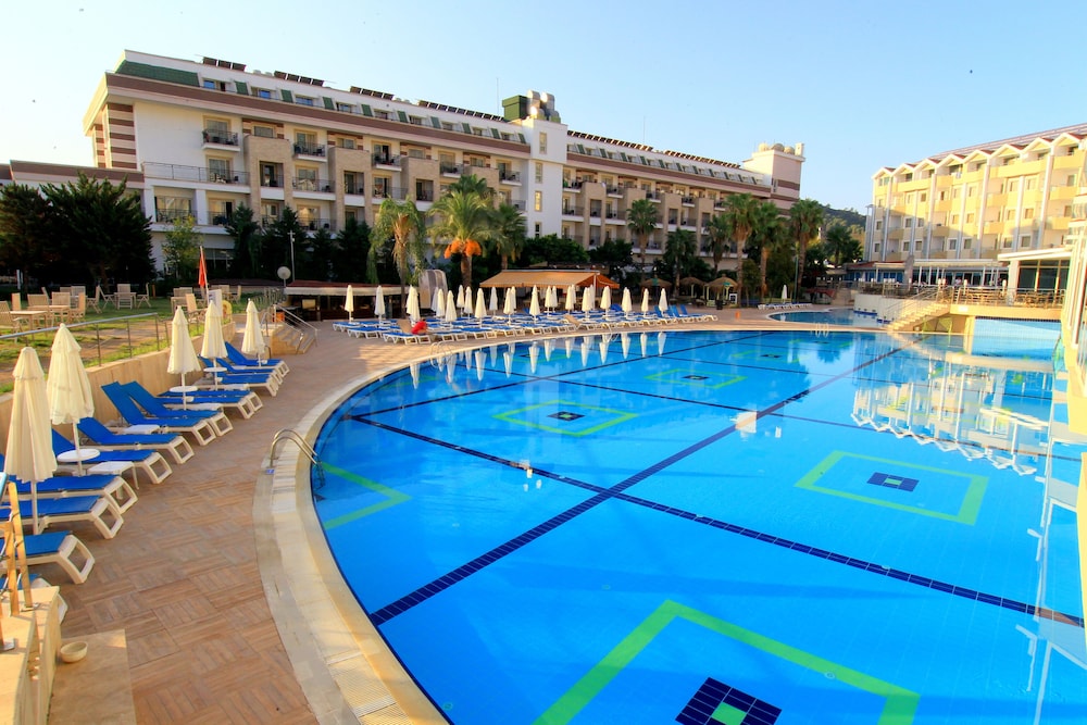 Rox Royal Hotel 33/67