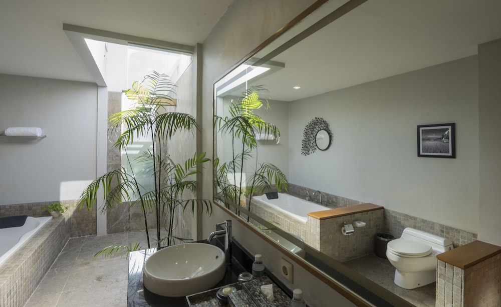 PRADHA VILLAS SEMINYAK 47/63