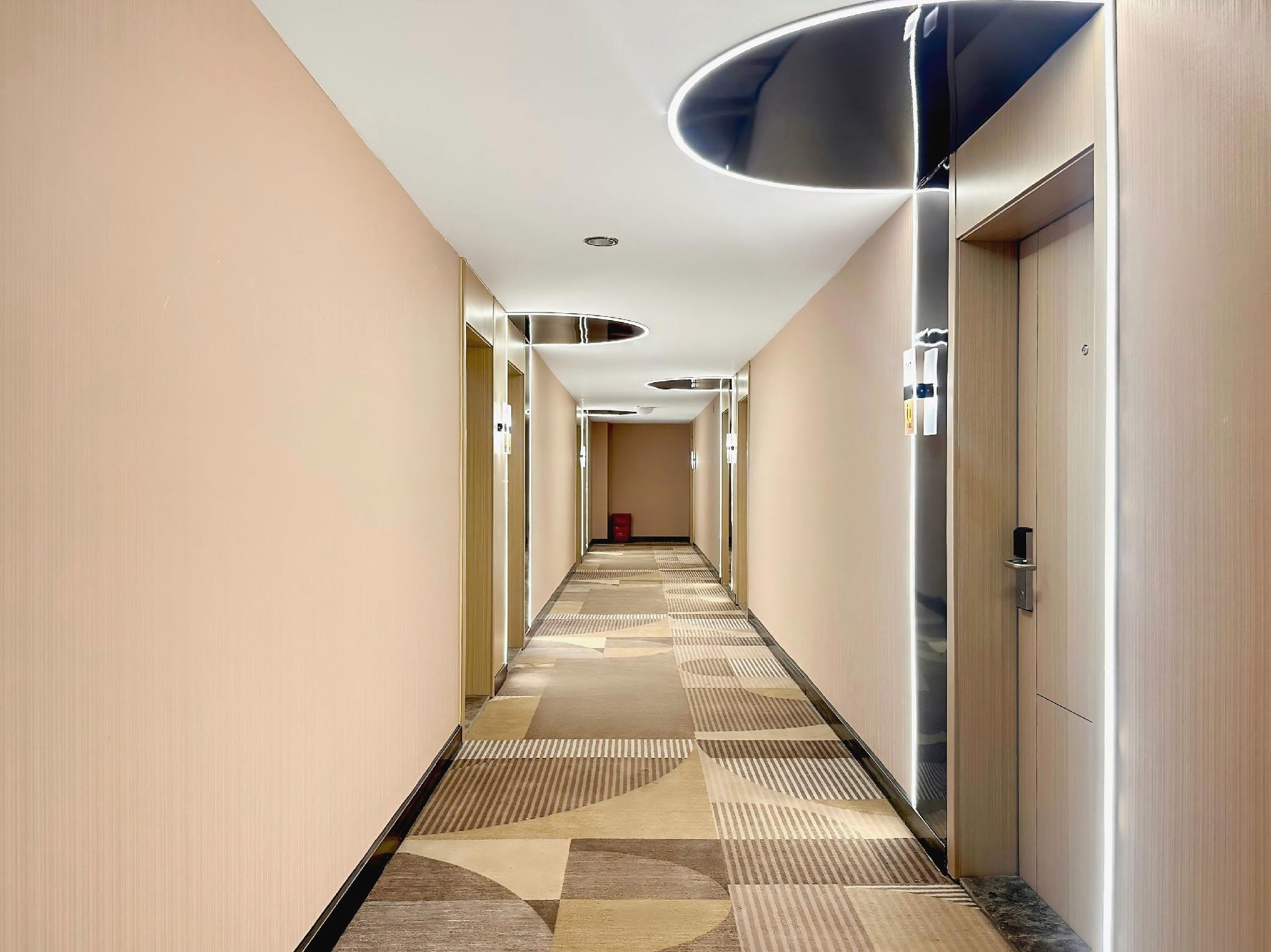 IU Hotel (Chongqing Fengdu Ghost City) 25/40