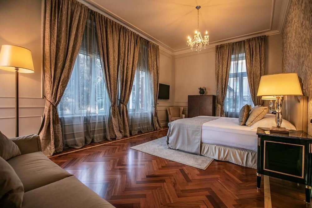 SUPERIOR, KING BED, PARK VIEW