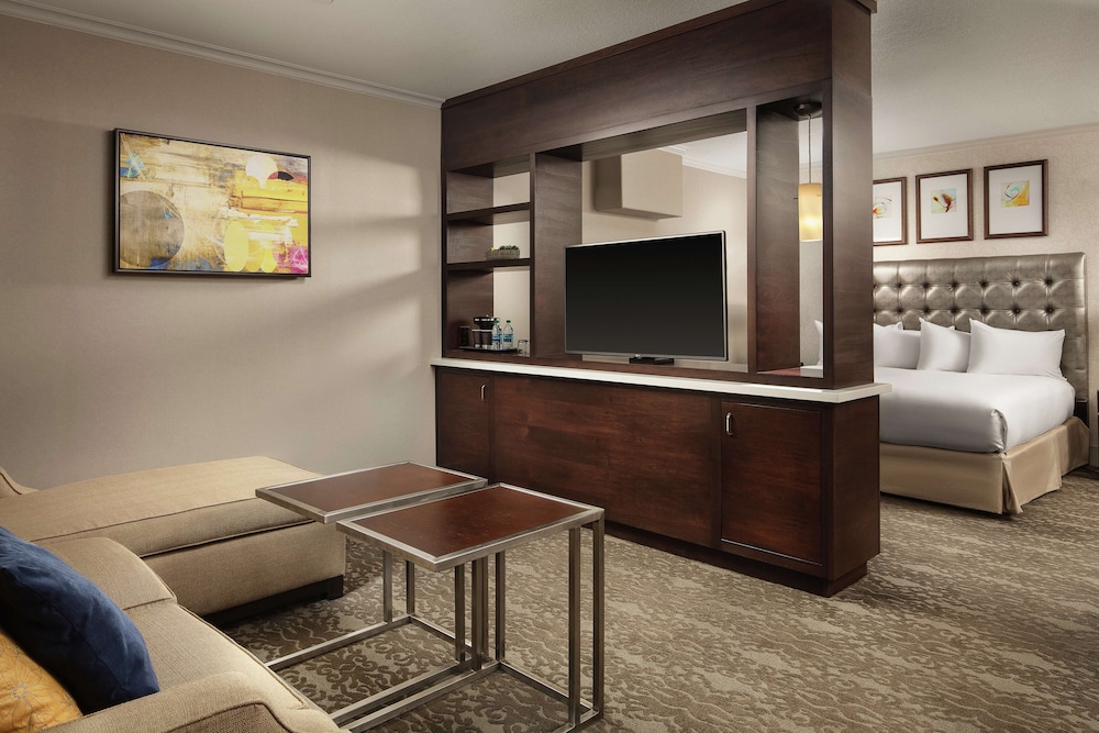 Doubletree By Hilton Claremont 33/58