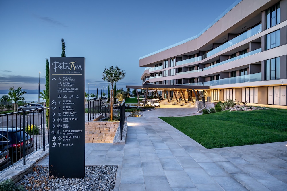 Petram Resort & Residences 59/68