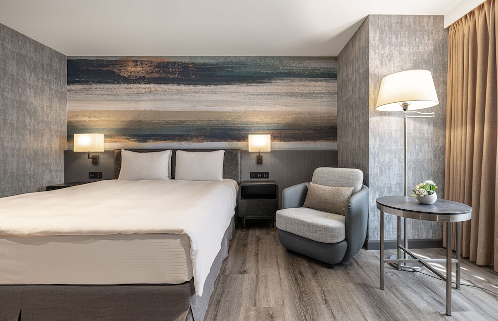 Lakeshore Hotel Metropolis I 25/52