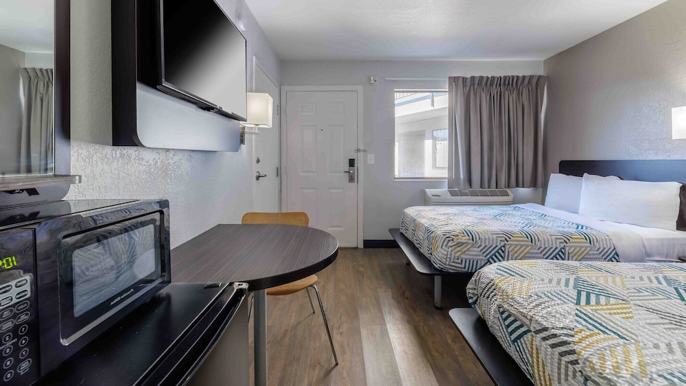 Motel6 Meridian, ID - Boise W 16/30