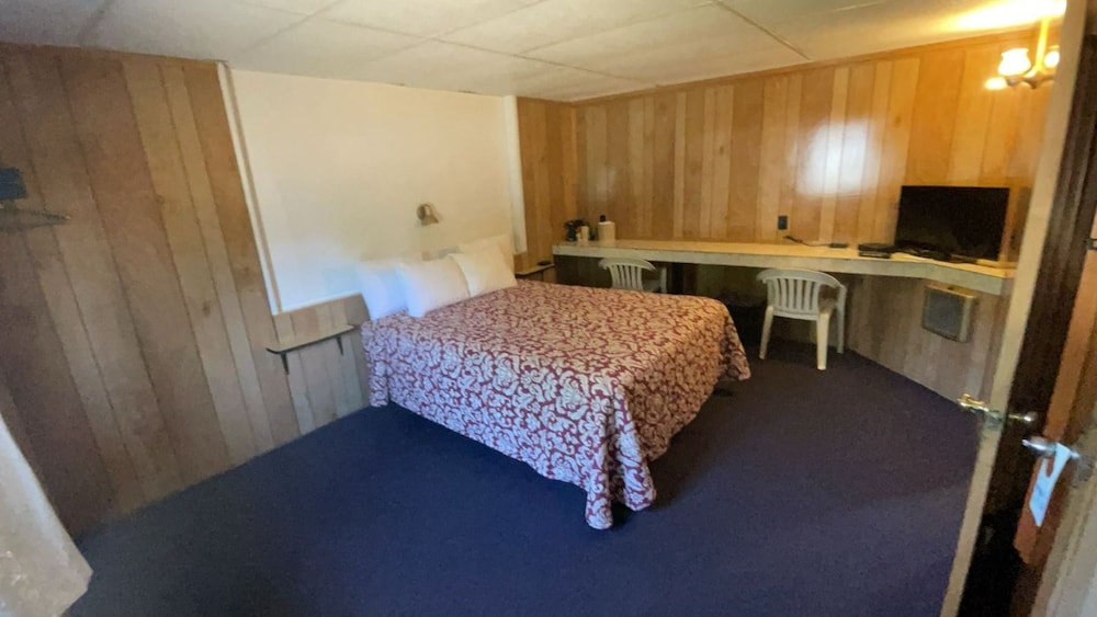 Robbins Motel 8/30