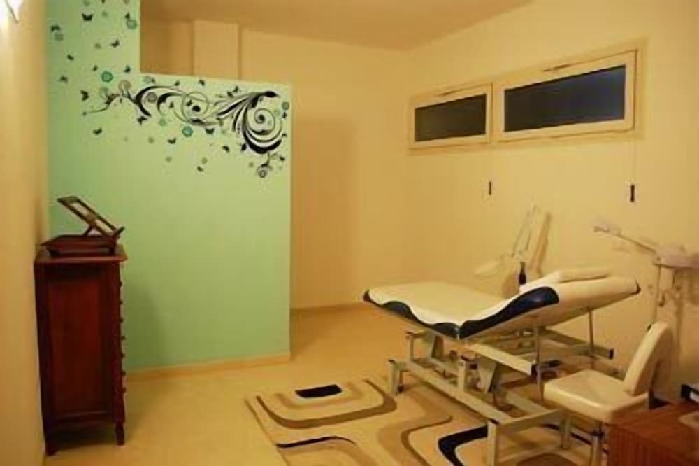 Villa Madrina Lovely and Dynamic Hotel 30/49