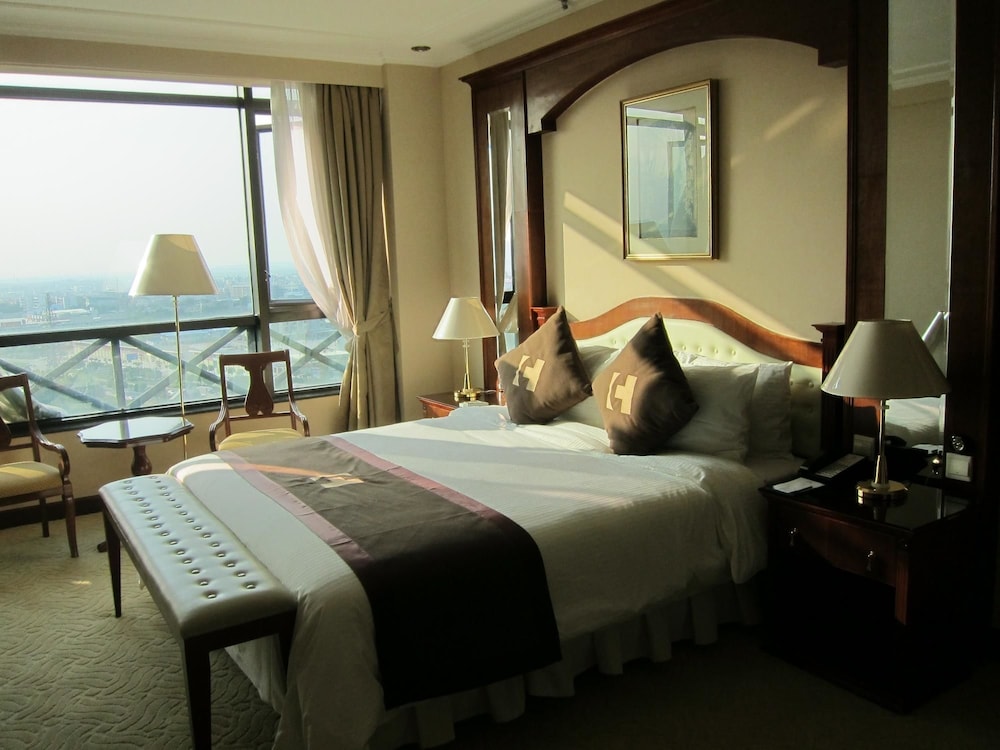 Clifford Hotel 16/32