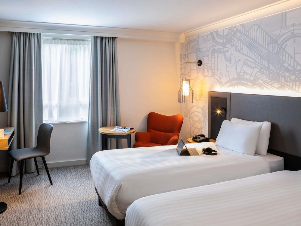 Mercure Birmingham West Hotel 10/63