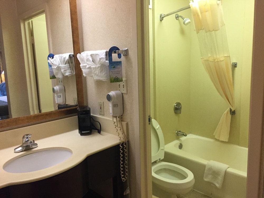 Days Inn & Suites By Wyndham Albuquerque North 24/30